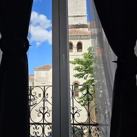 Old Palace Selca (Brac)